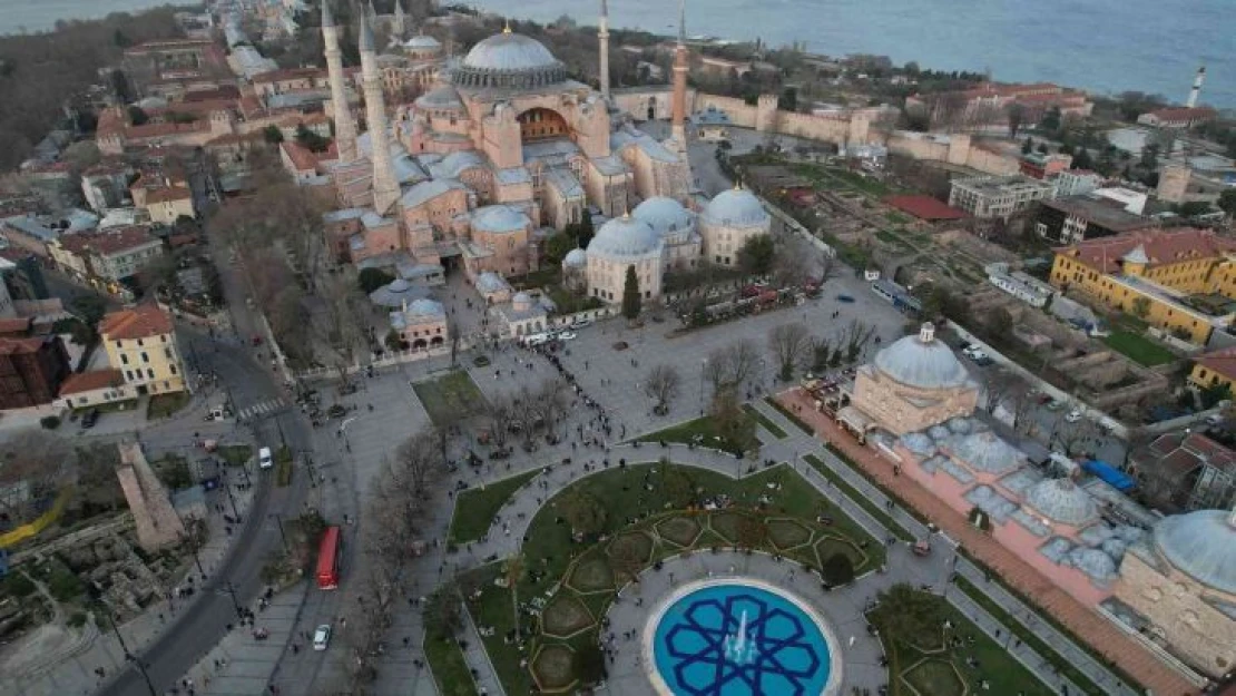 Sultanahmet Meydanı'nda ilk iftar heyecanı