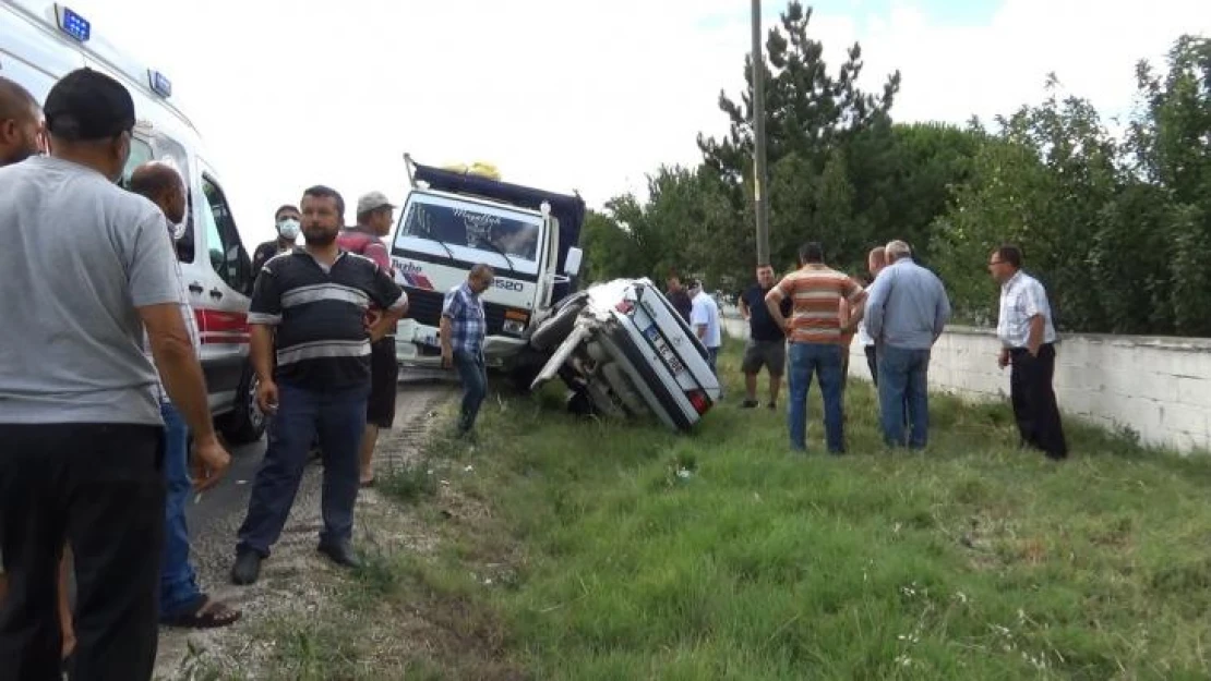 Tekirdağ'da kamyon ile otomobil çarpıştı: 4 yaralı