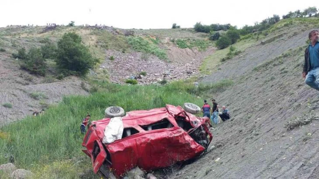 Tokat'ta minibüs uçuruma yuvarlandı. 4 ölü, 1 yaralı