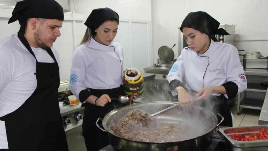 Üniversiteli aşçıların iş kaygısı yok: 'Okul biter bitmez iş hazır'