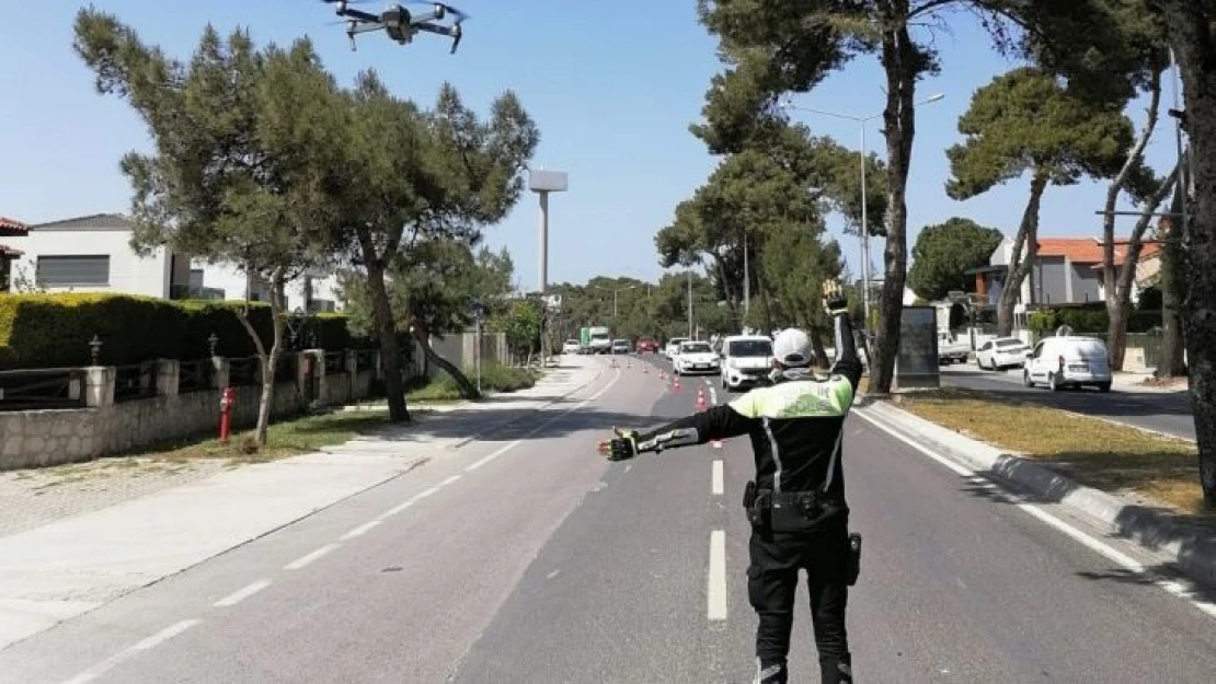 Ünlü tatil merkezi Çeşme'de dron ile trafik denetimi