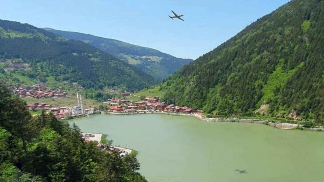 Uzungöl üzerindeki uçağı görünce gözlerine inanamadılar, o anları kayda aldılar