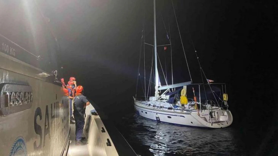 Yelkenli tekne ile İtalya'ya kaçmak isterken yakalandılar