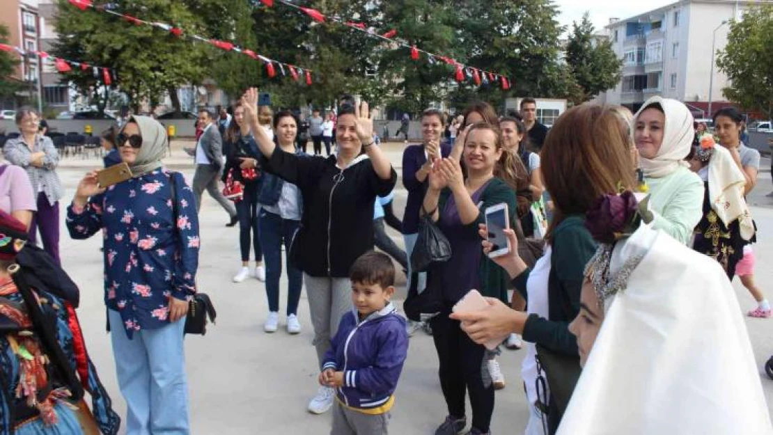 Yeni eğitim, öğretim yılını davul zurna ile karşıladılar