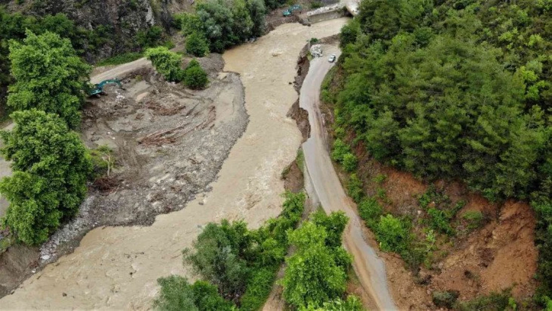 Yenice'de sel suları çekildi, heyelan korkusu başladı