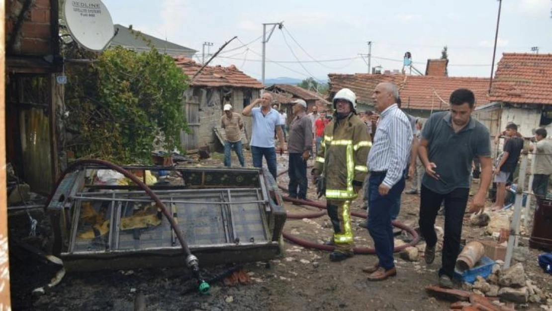 Yenişehir'de ahşap ev çıkan yangında kül oldu