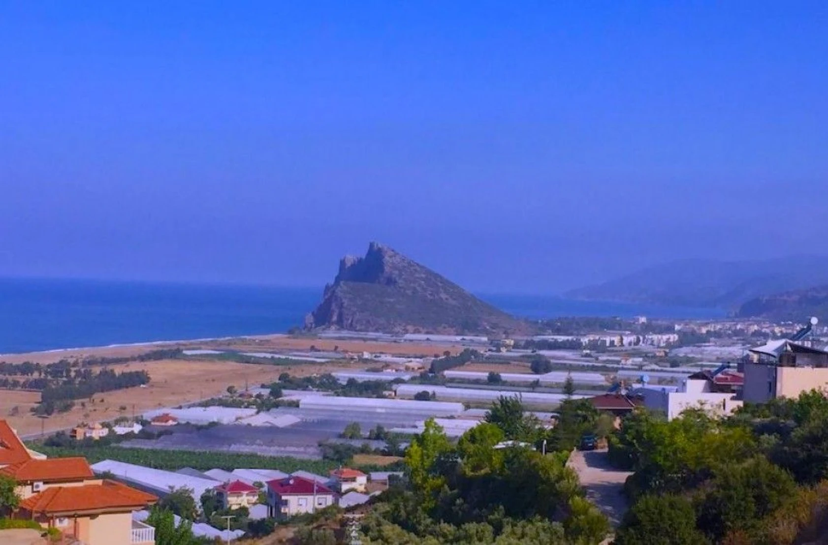 Gazipaşa'nın doğal havuz ve koyları göz kamaştırıyor