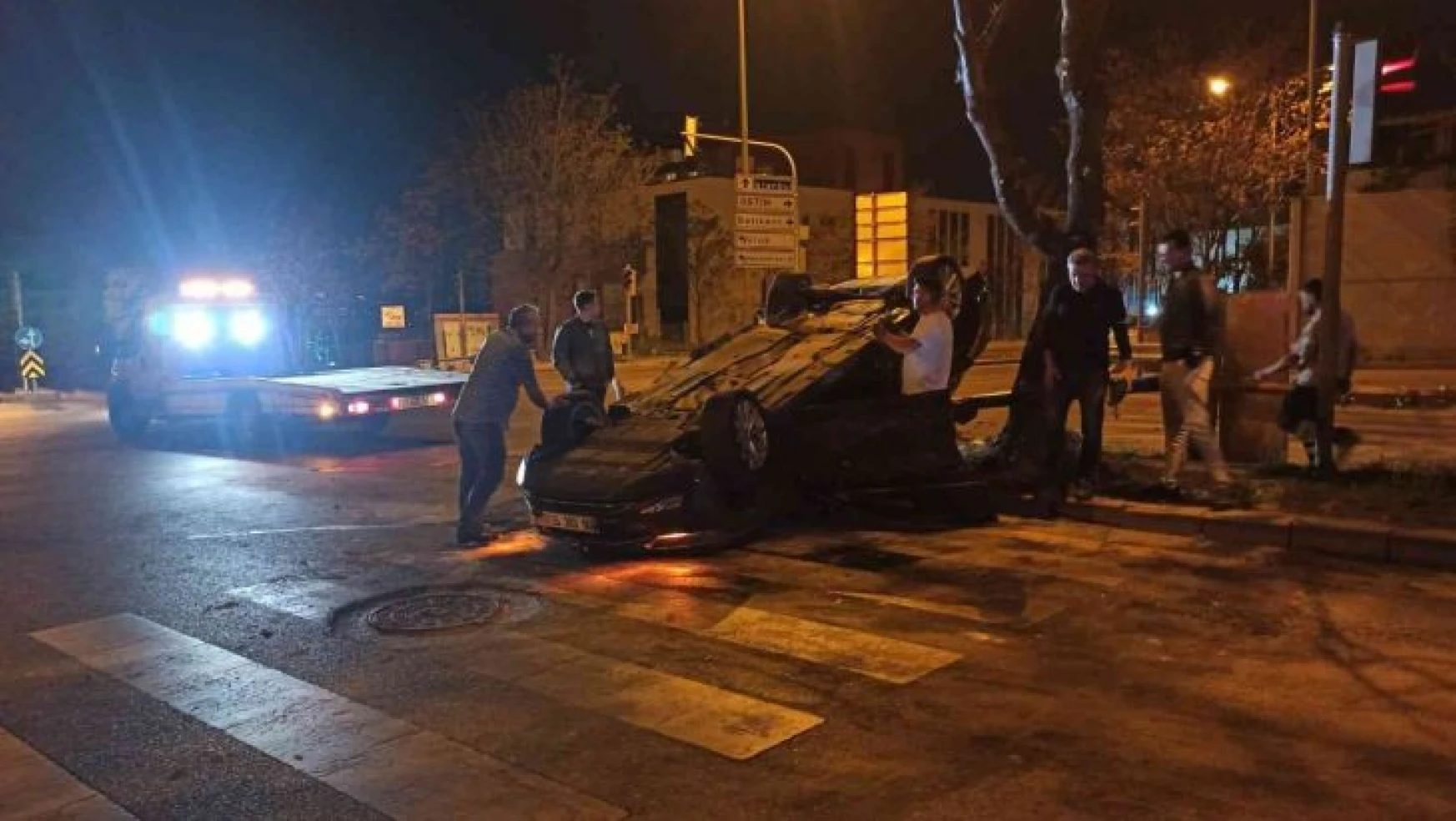 Ankara'da iki otomobil çarpıştı: 3 yaralı