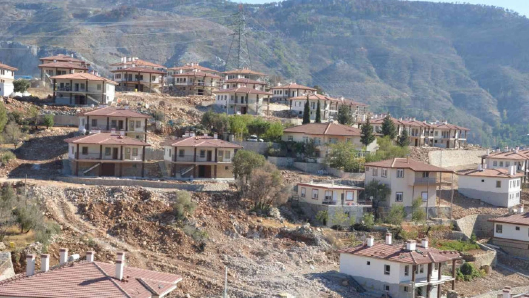 Antalya'da orman yangını sonrası devlet adeta yeni bir köy inşa etti