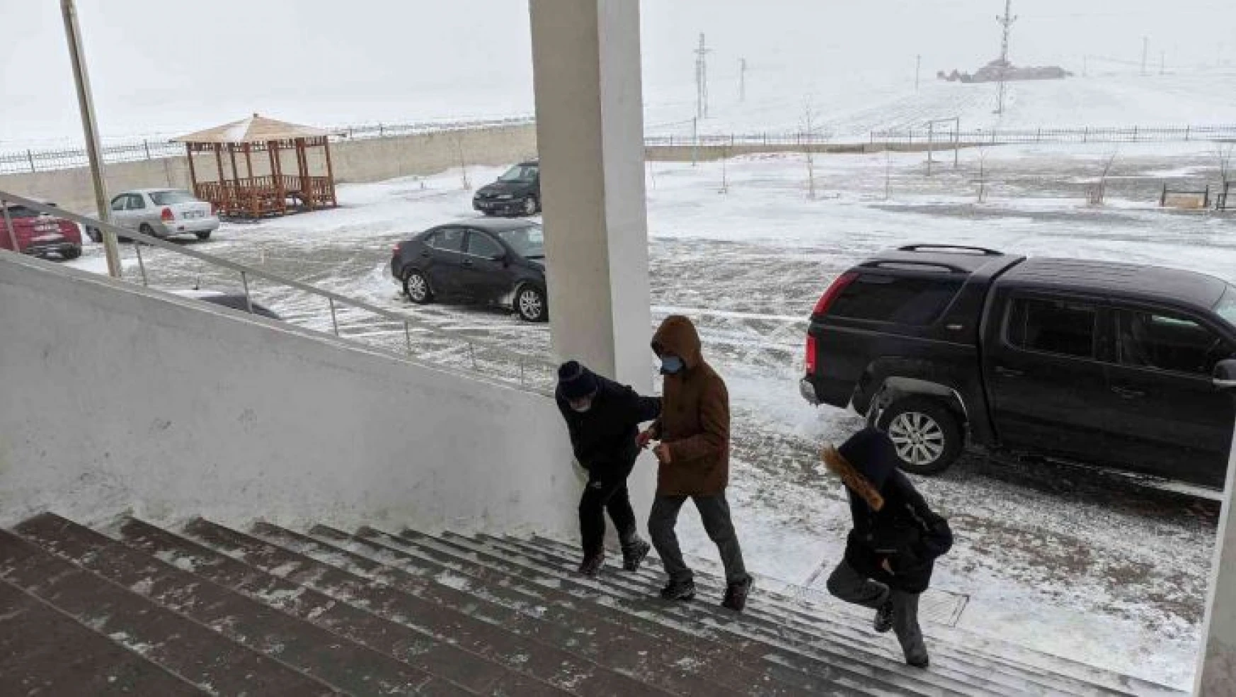 Ardahan'da eğitime kar engeli: 1 gün ara verildi