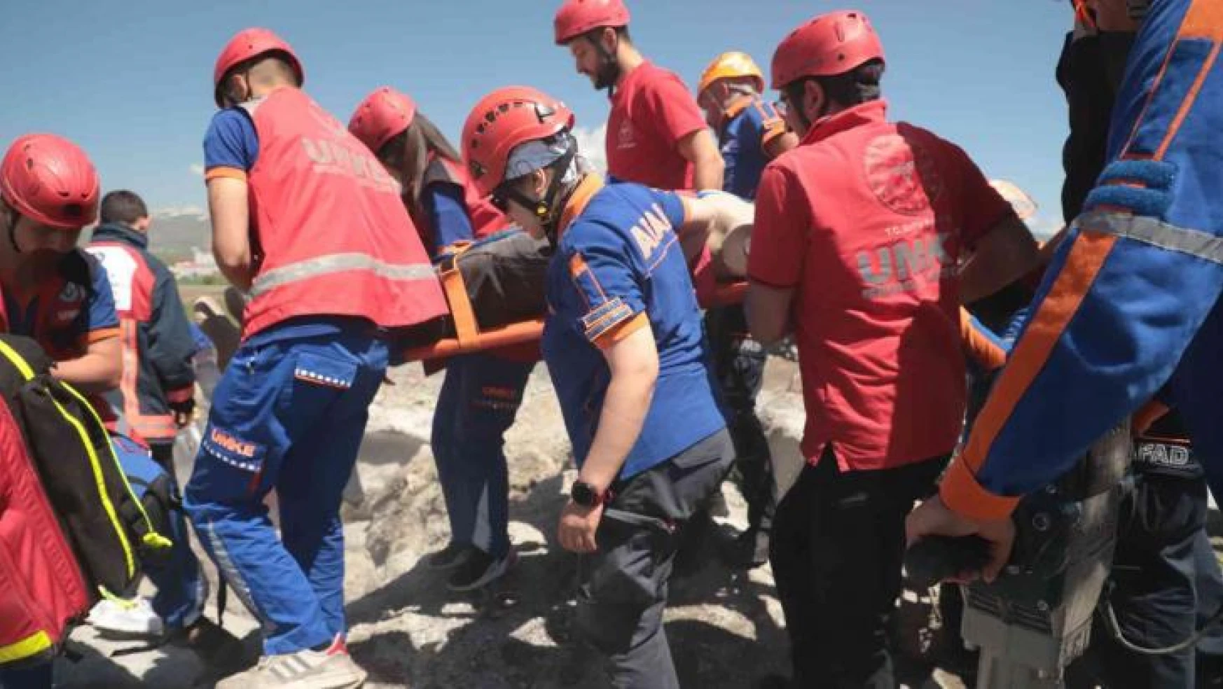 Ardahan'da gerçeği aratmayan deprem tatbikatı