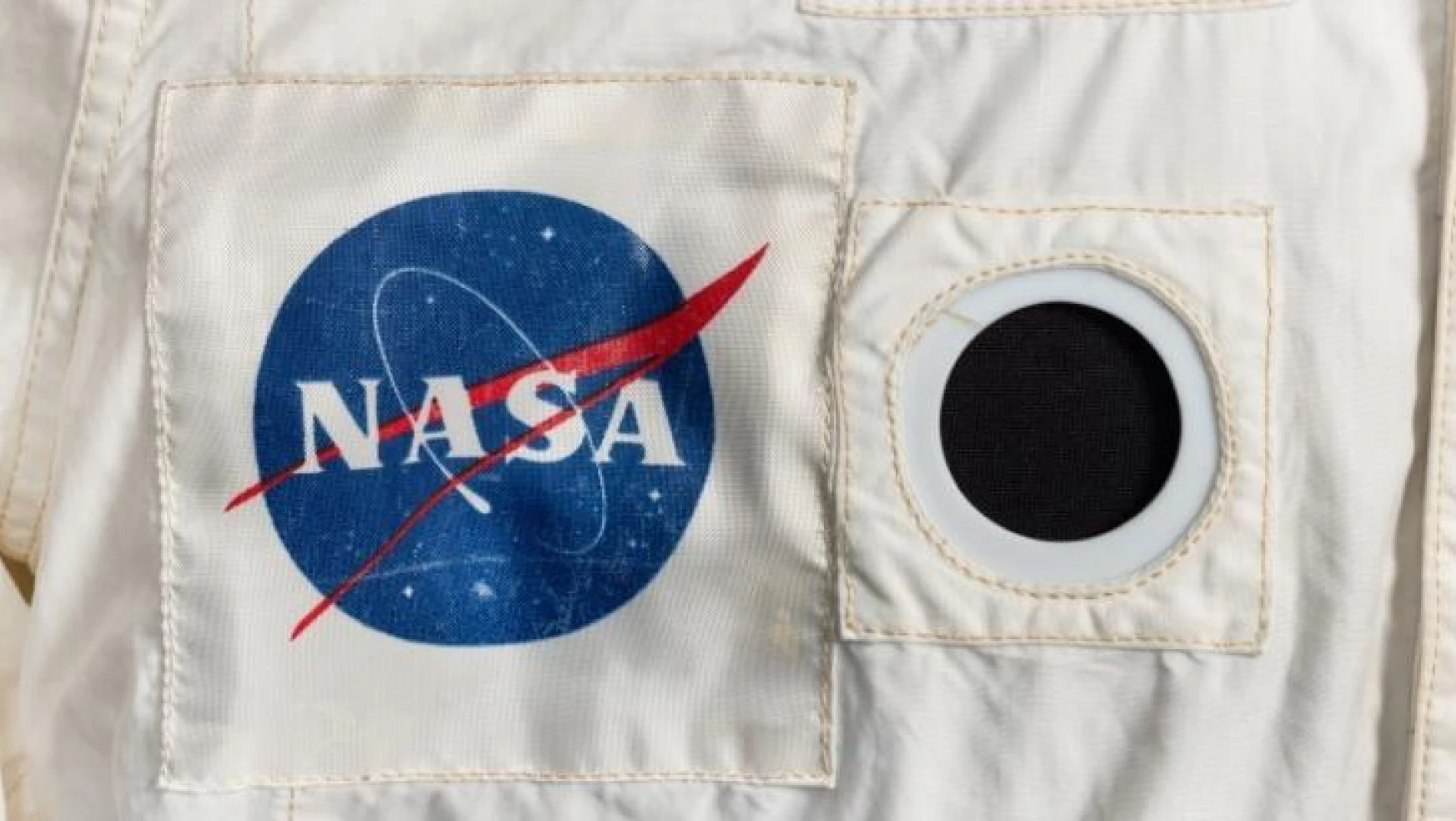 Ay'a ayak basan ikinci astronotun ceketi 2.8 milyon dolara satıldı