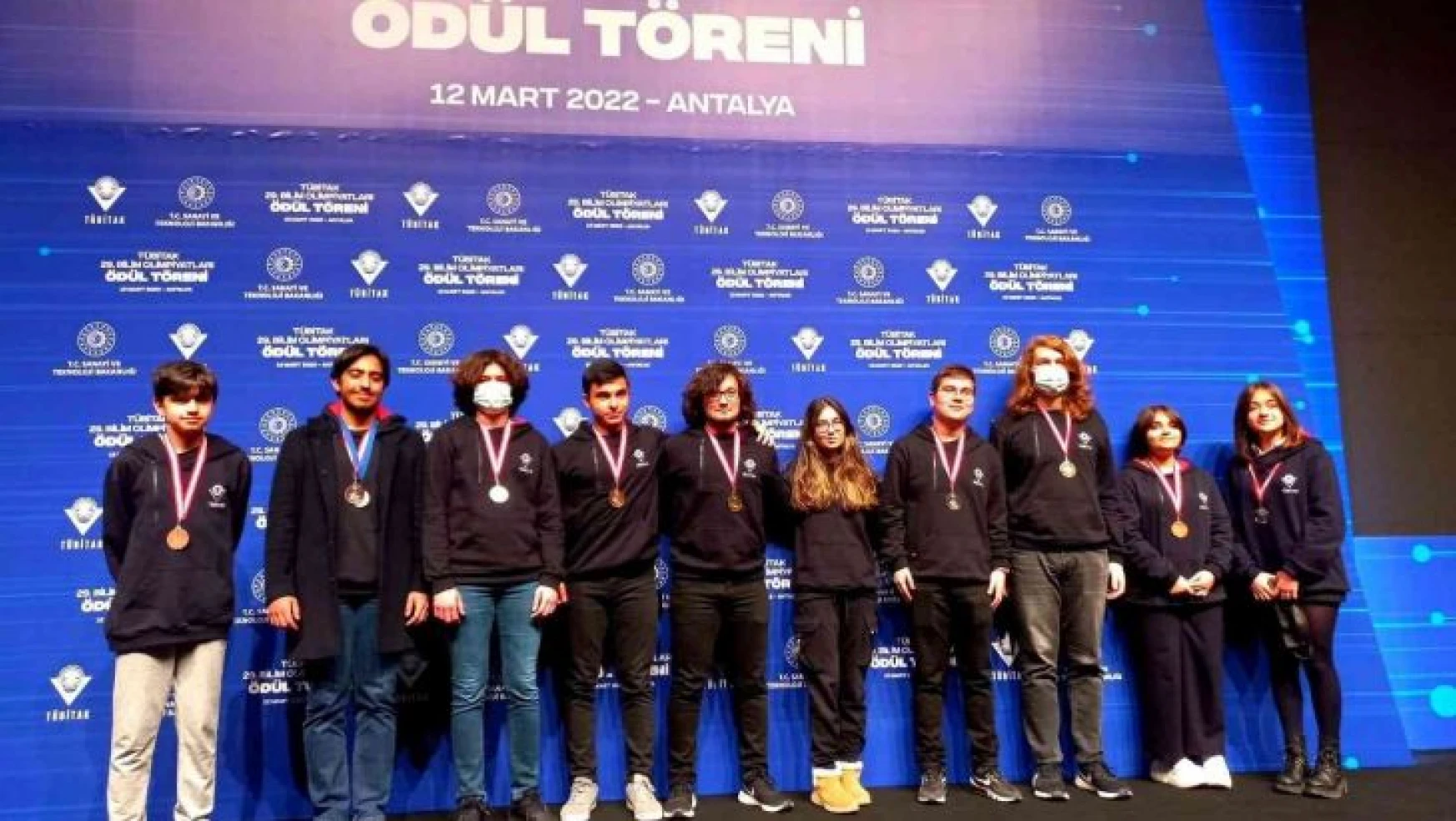 Bahçeşehir Koleji öğrencilerinden TÜBİTAK Ulusal Bilim Olimpiyatları'nda büyük başarı