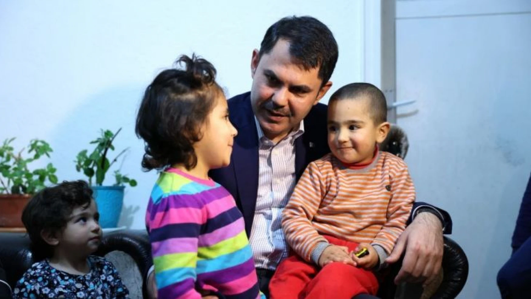 Bakan Kurum'dan skolyoz hastası Elif'e destek