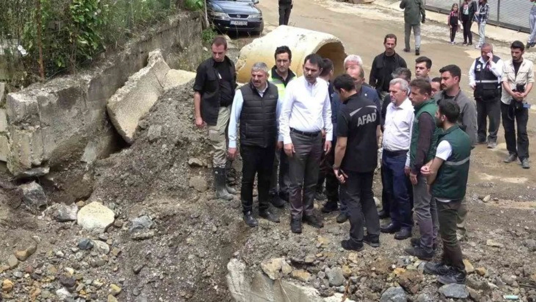Bakan Kurum, Küre'de selden zarar gören bölgelerde incelemelerde bulundu