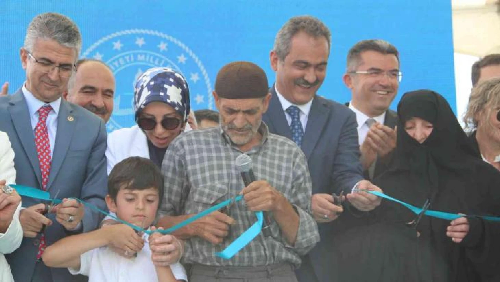 Bakan Mahmut Özer: '2022-2023 yılı Erzurum'da eğitim yatırımı 1 milyar liranın üzerinde olacak'