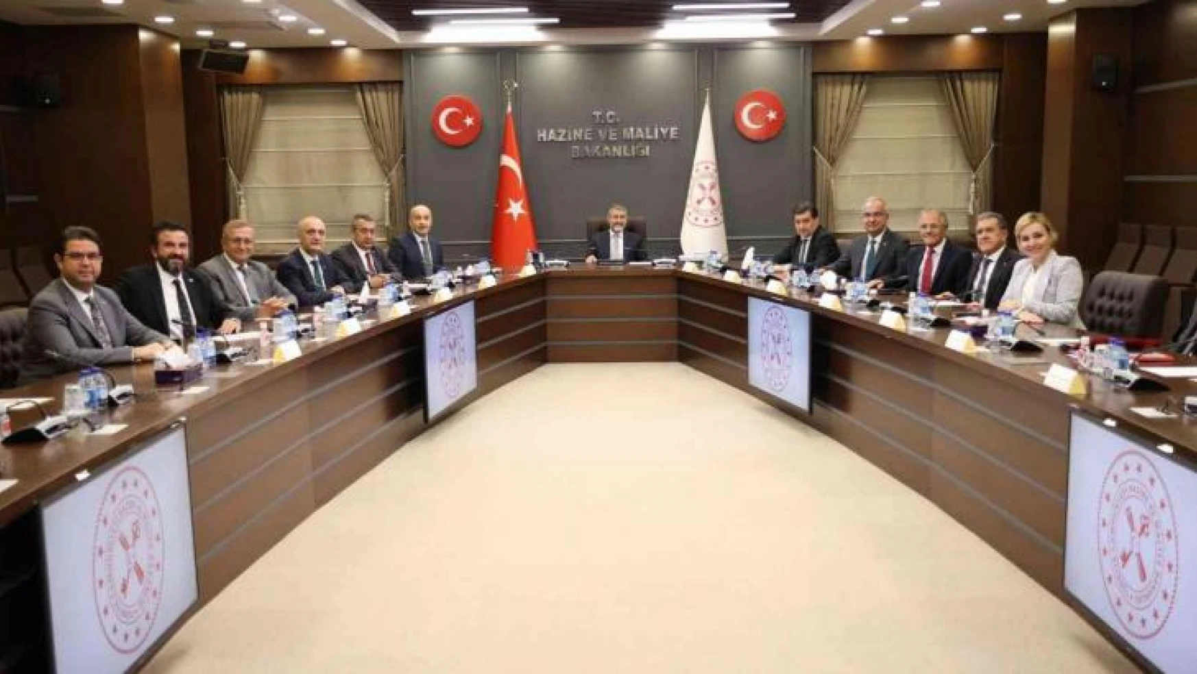 Bakan Nebati, TİM Başkanı Mustafa Gültepe ile görüştü