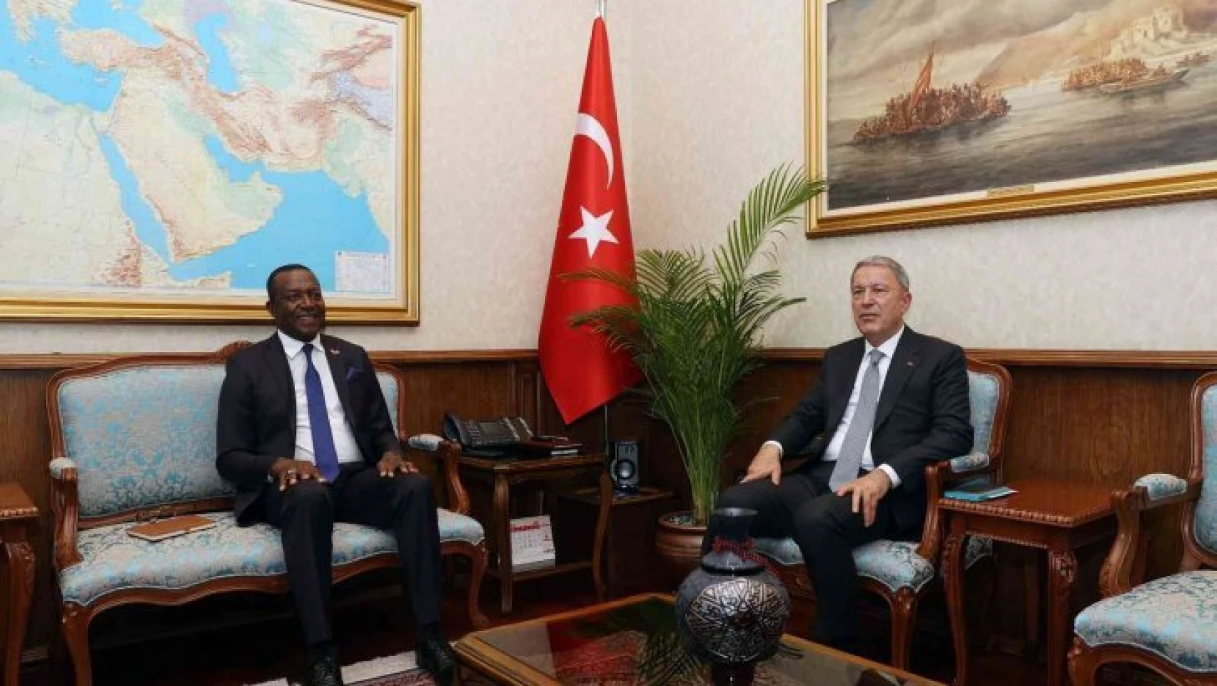 Bakanı Akar, Kamerun Büyükelçisi Tchatchouwo'yu kabul etti