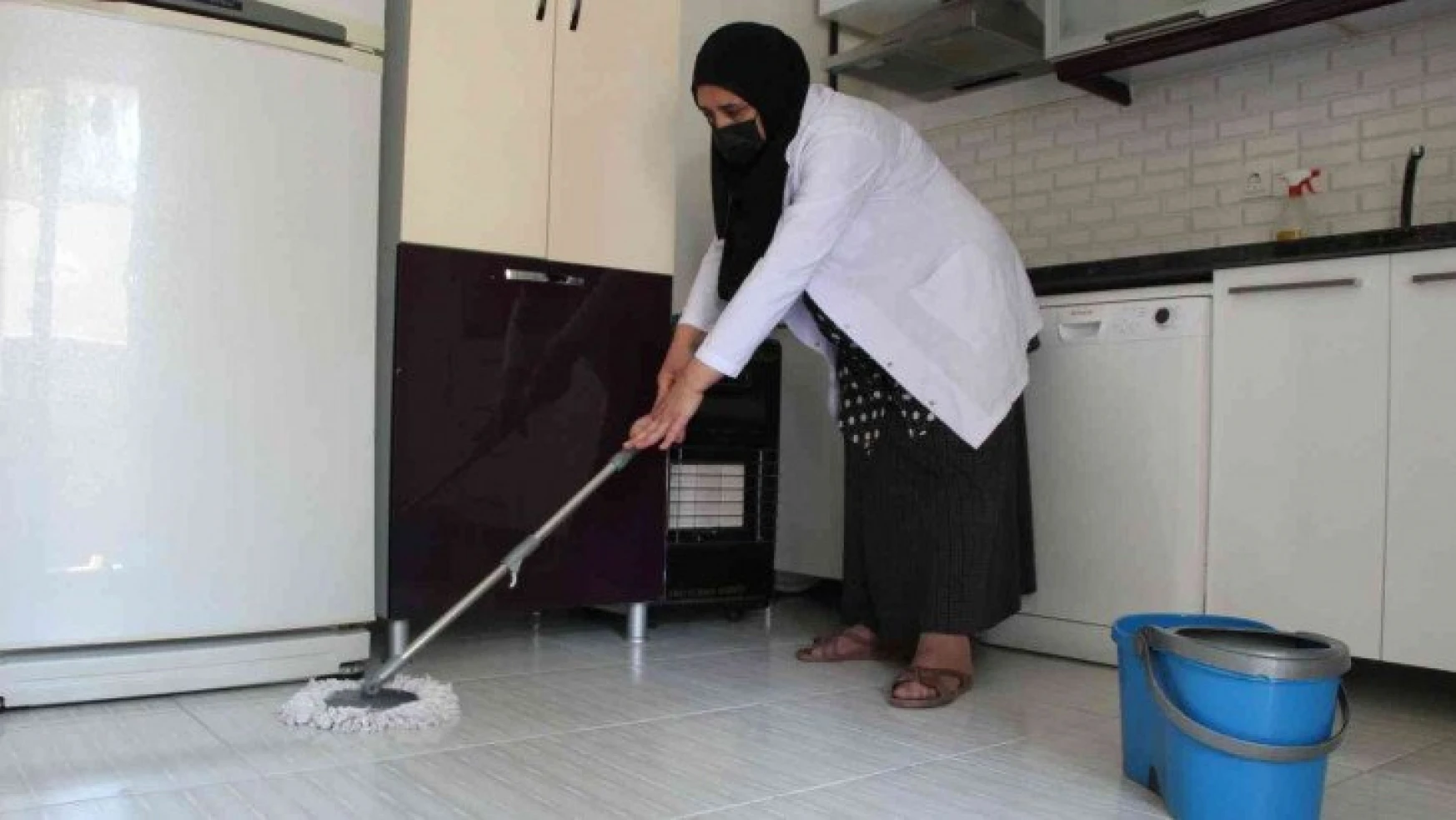 Bingöl'de Vefa Projesiyle bayram öncesi ihtiyaç sahiplerinin evleri temizleniyor