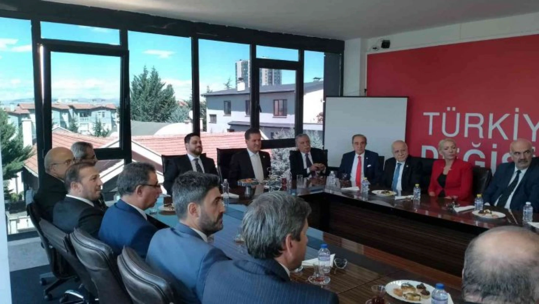 BTP Genel Başkanı Baş'tan TDP Genel Başkanı Sarıgül'e ziyaret