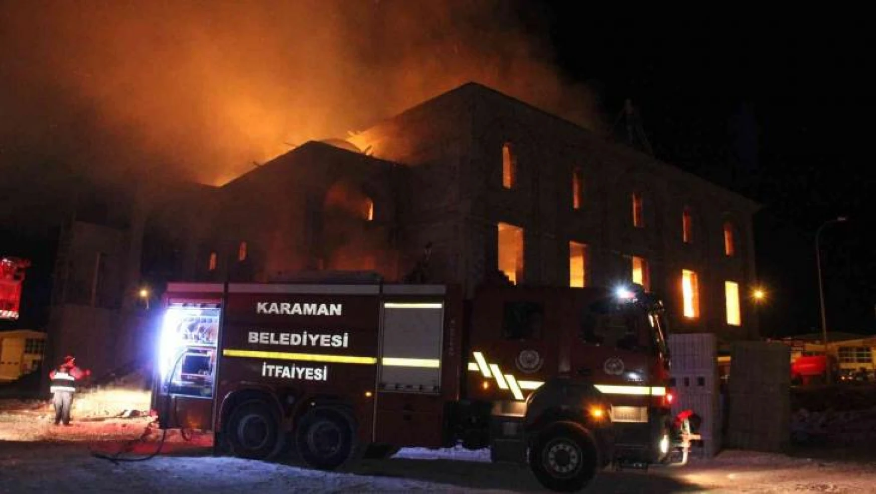 Cami inşaatında çıkan yangın 2 saatte söndürüldü