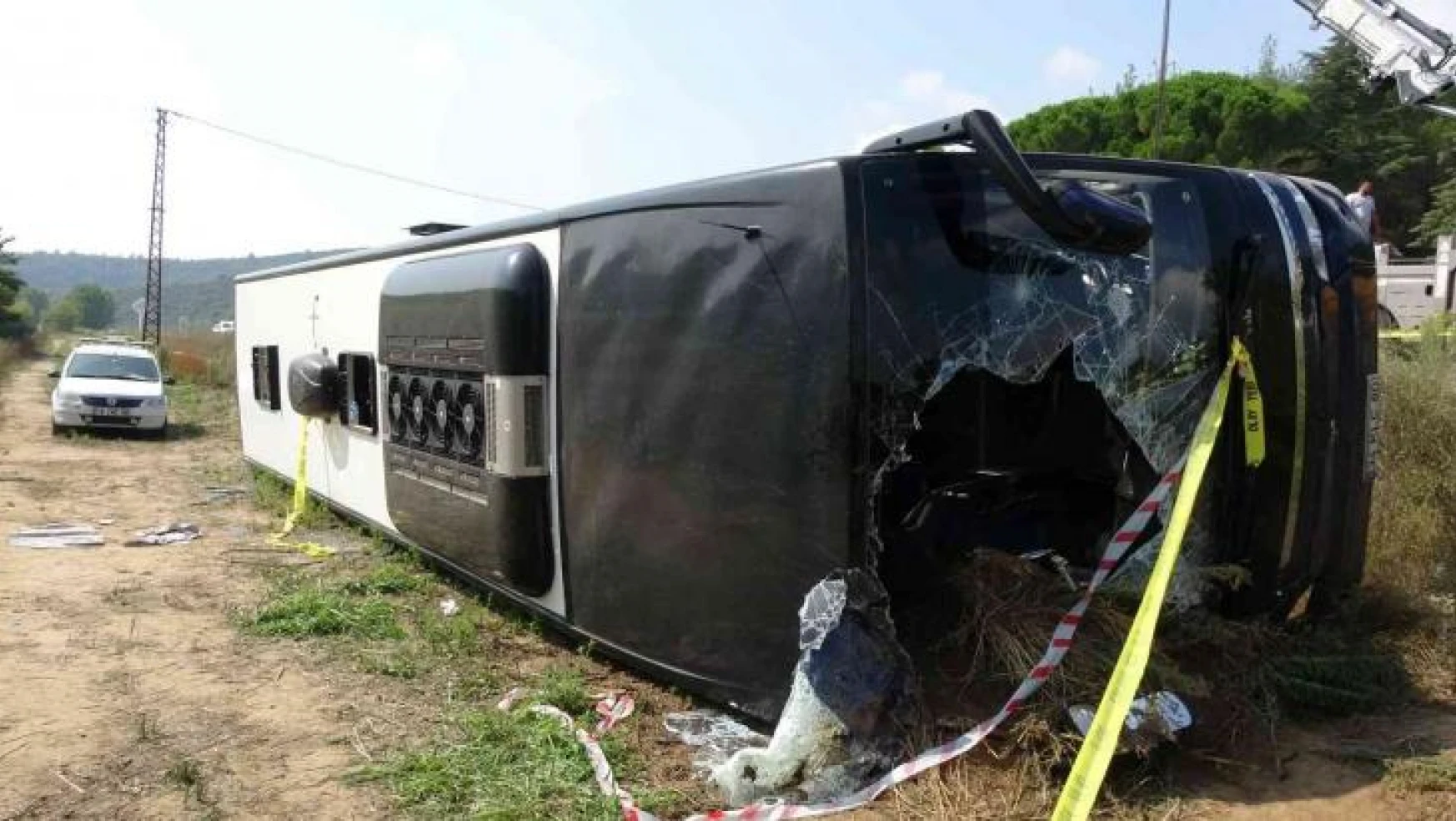 Çanakkale'de devrilen tur otobüsünün şoförü tutuklandı