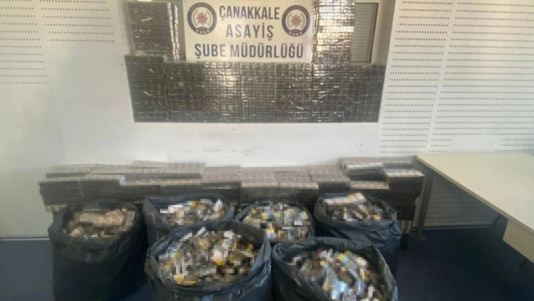 Çanakkale'de duvar kıran hırsızlar 300 bin liralık tütün çaldı