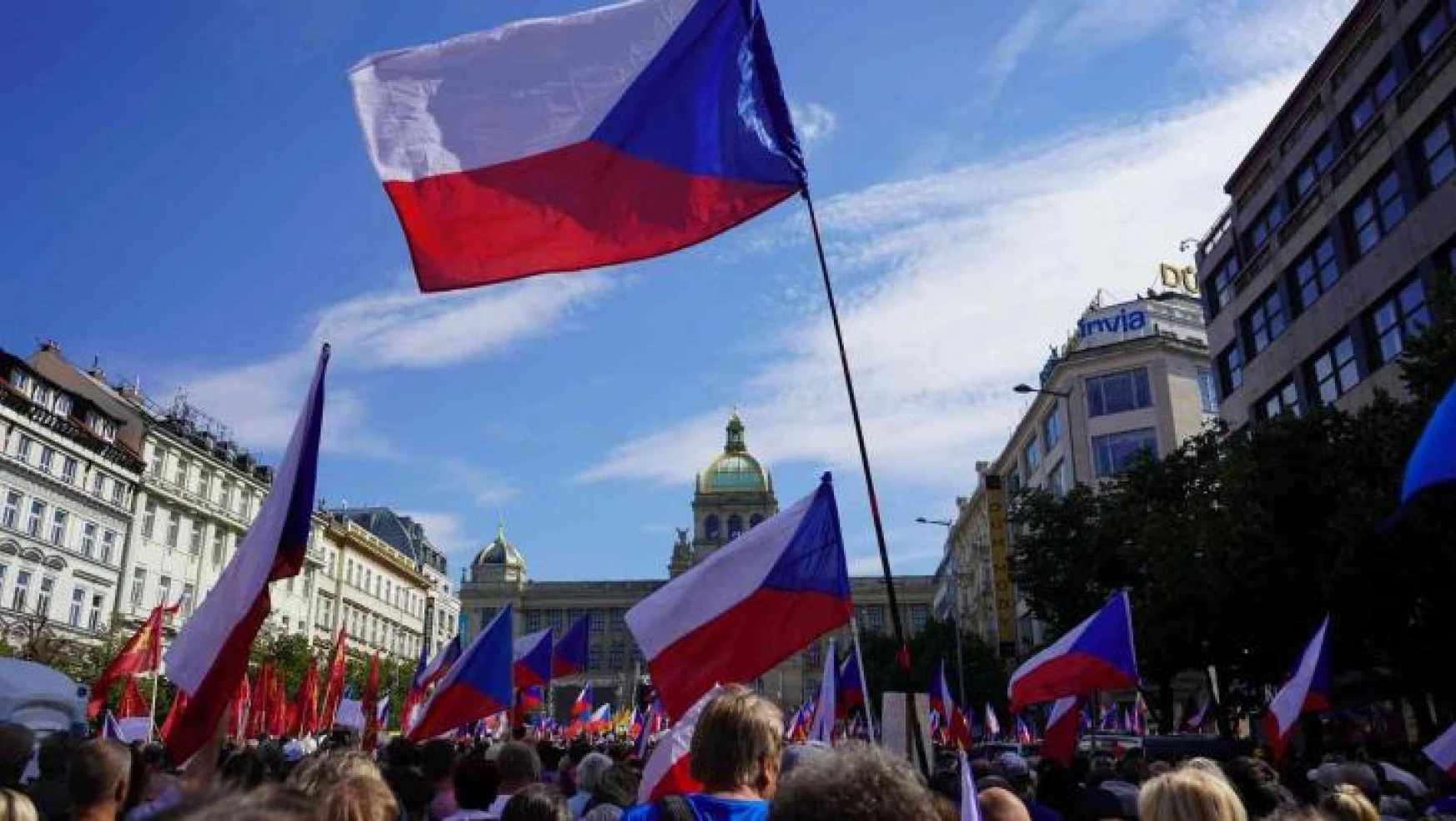 Çekya'da 70 bin kişilik hükümet karşıtı protesto