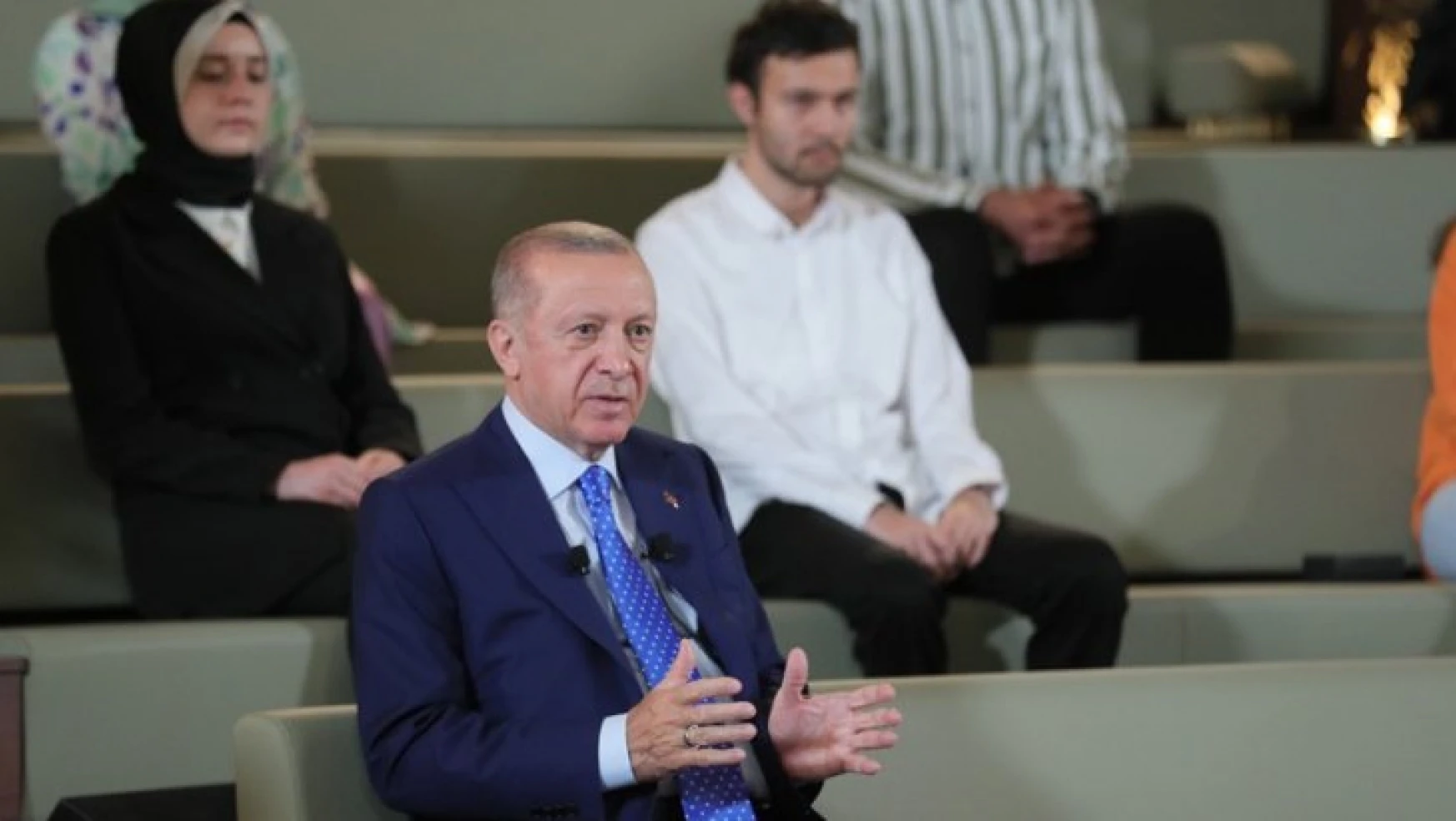 Cumhurbaşkanı Erdoğan gençlerle buluştu: NATO'da terör örgütlerinin olmasını kabullenemeyiz