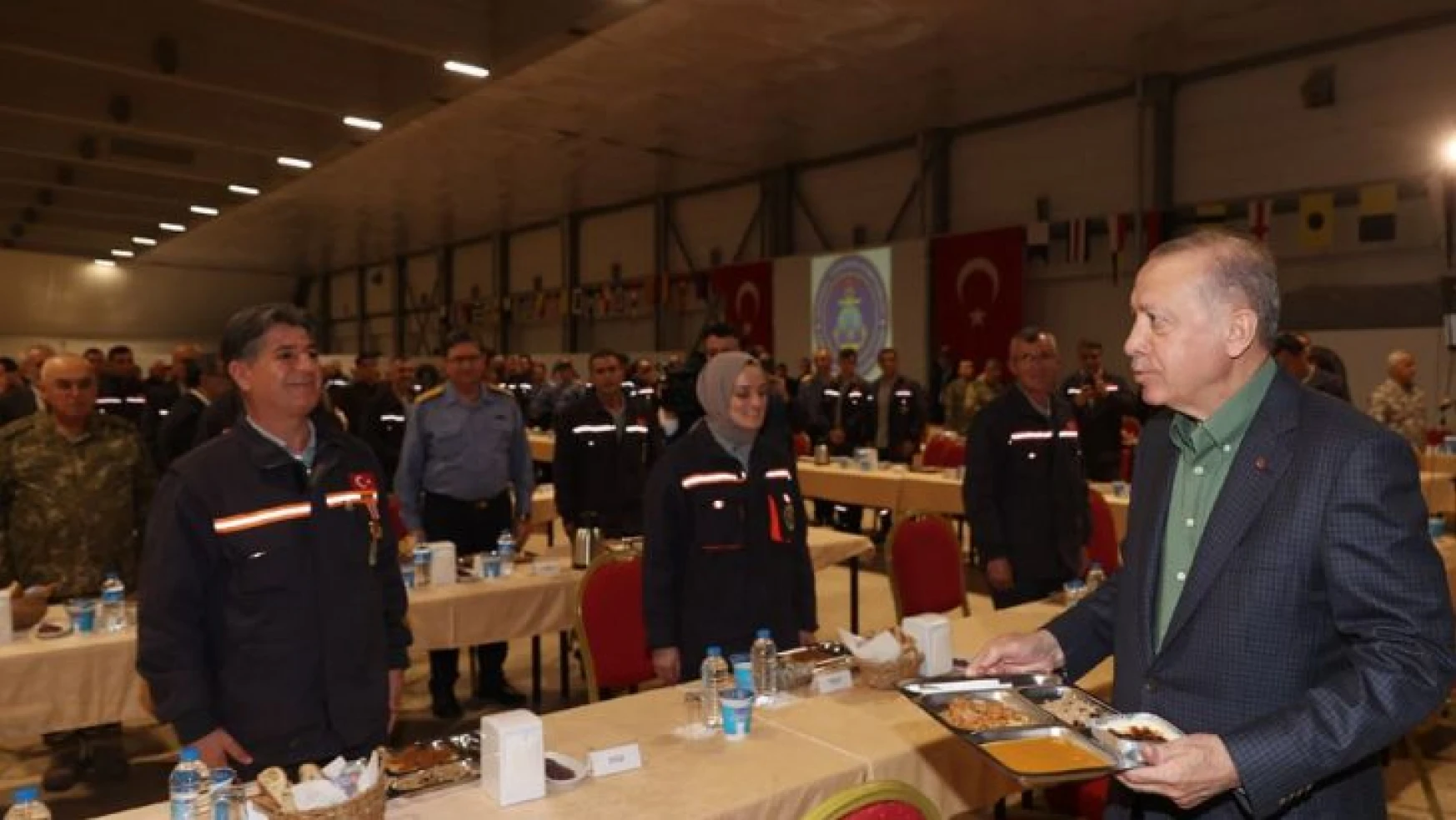 Erdoğan, İstanbul Tersane Komutanlığı'nda iftarda işçilerle buluştu
