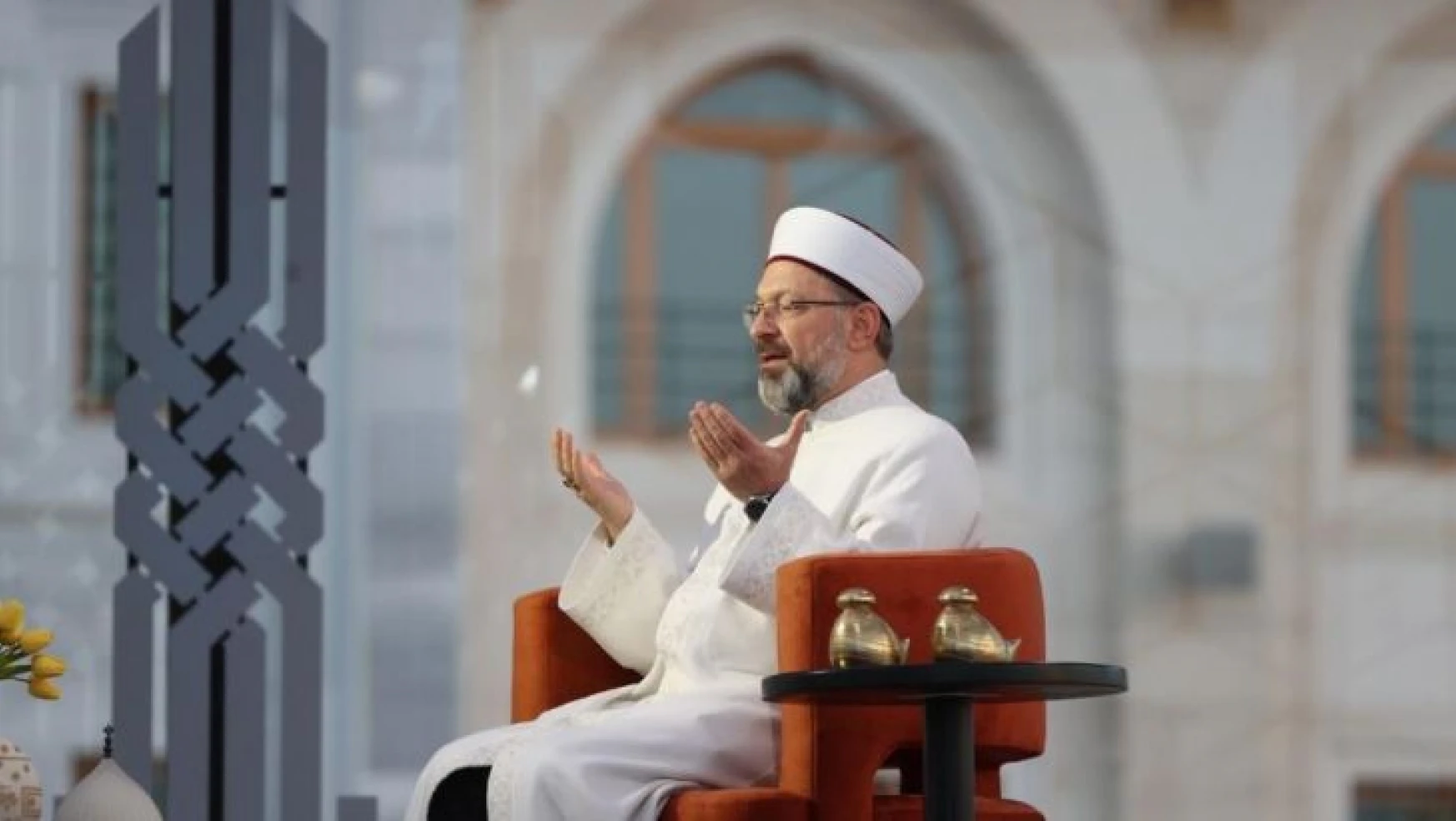 Erbaş: Yüce Kitabımız Kur'an-ı Kerim'e yönelik hadsizce saldırıyı lanetliyorum
