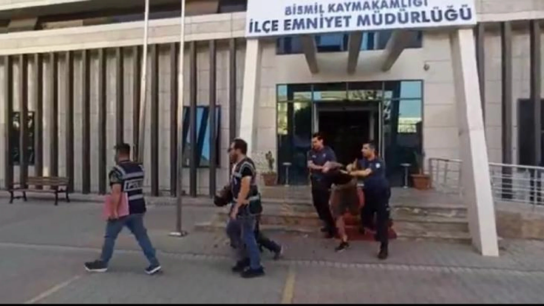 Diyarbakır'da çocuğu darp edip gasp yapan şüpheliler tutuklandı