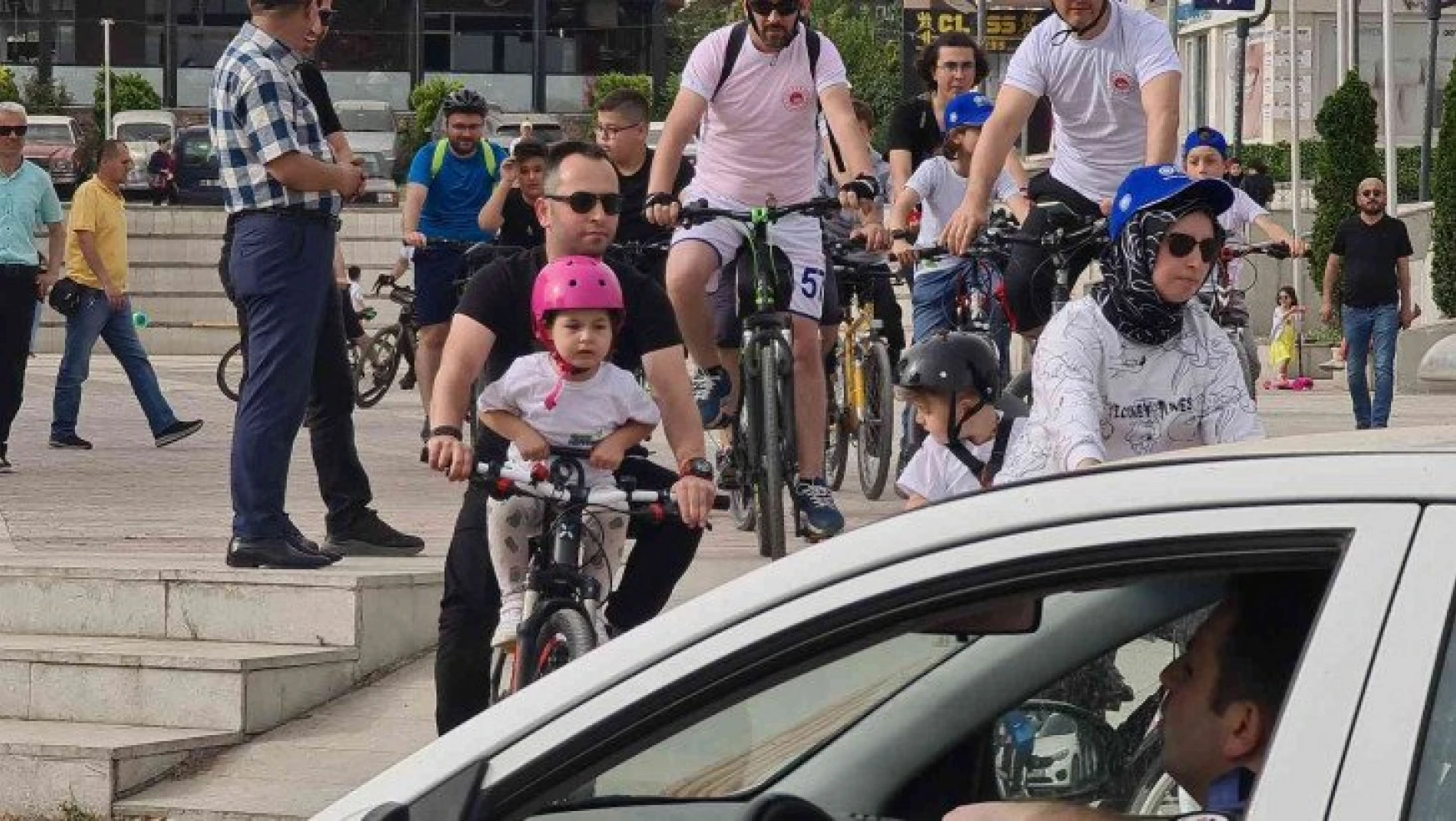 Dünya Bisiklet Günü'nü ve Çevre Haftası'nı pedal çevirerek kutladılar