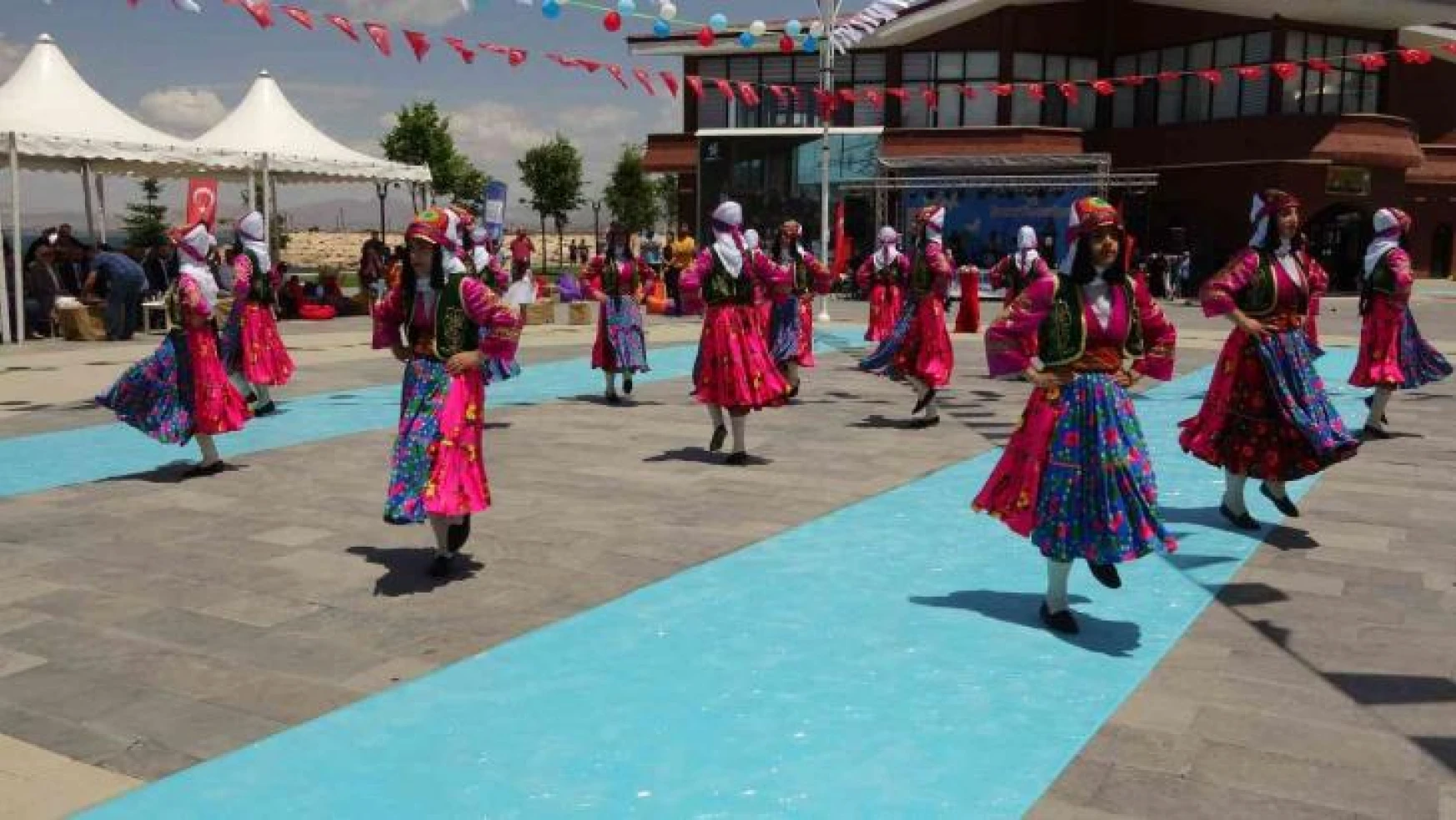 Edremit'te 'Kadın El Emeği ve Sanat Festivali' başladı