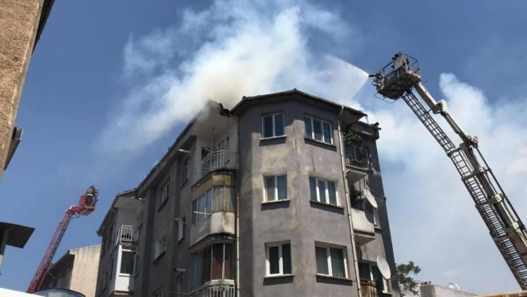 Eskişehir'de bir apartmanda korkutan yangın