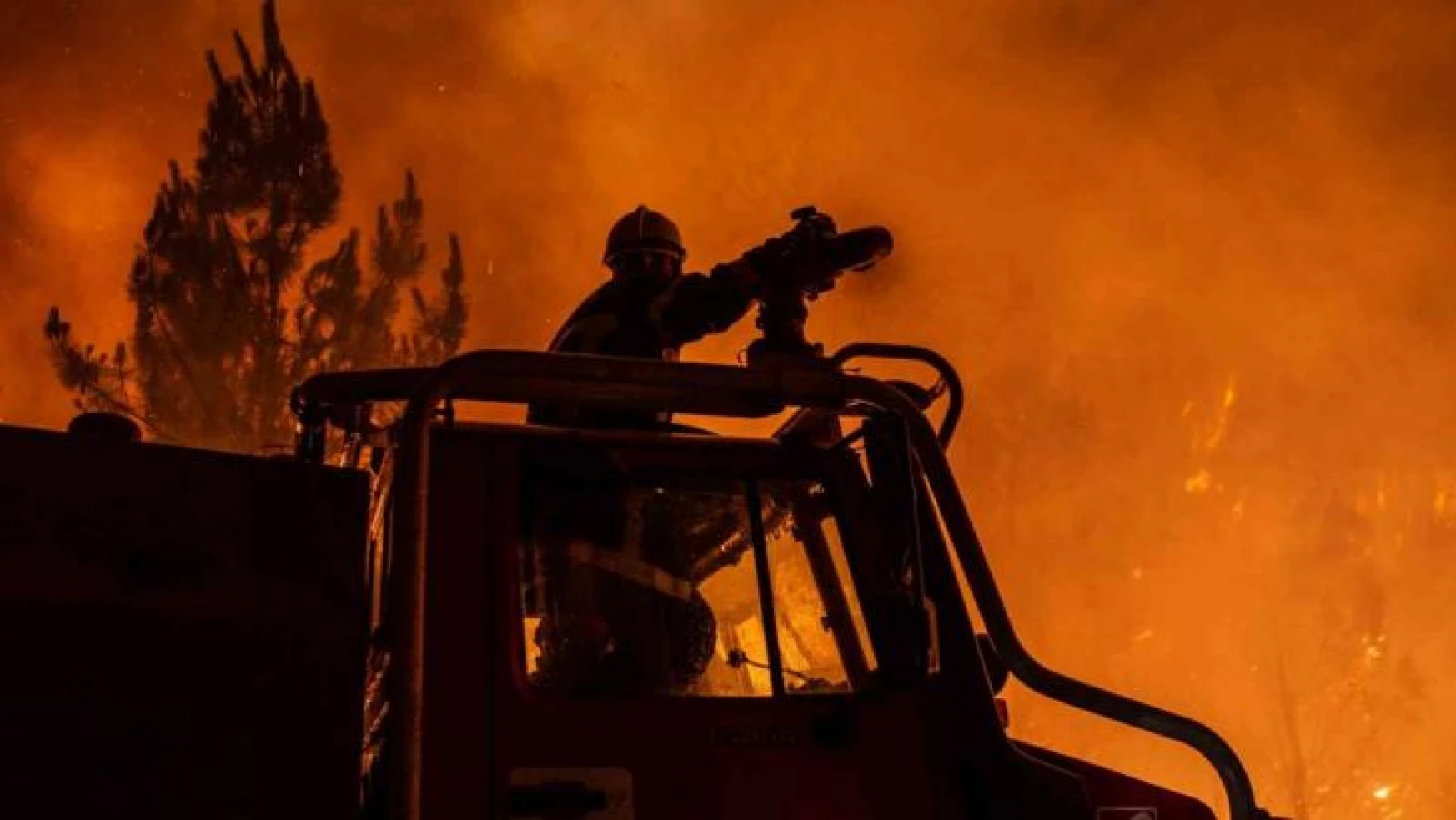 Fransa'daki orman yangınında 6 bin 800 hektar alan küle döndü