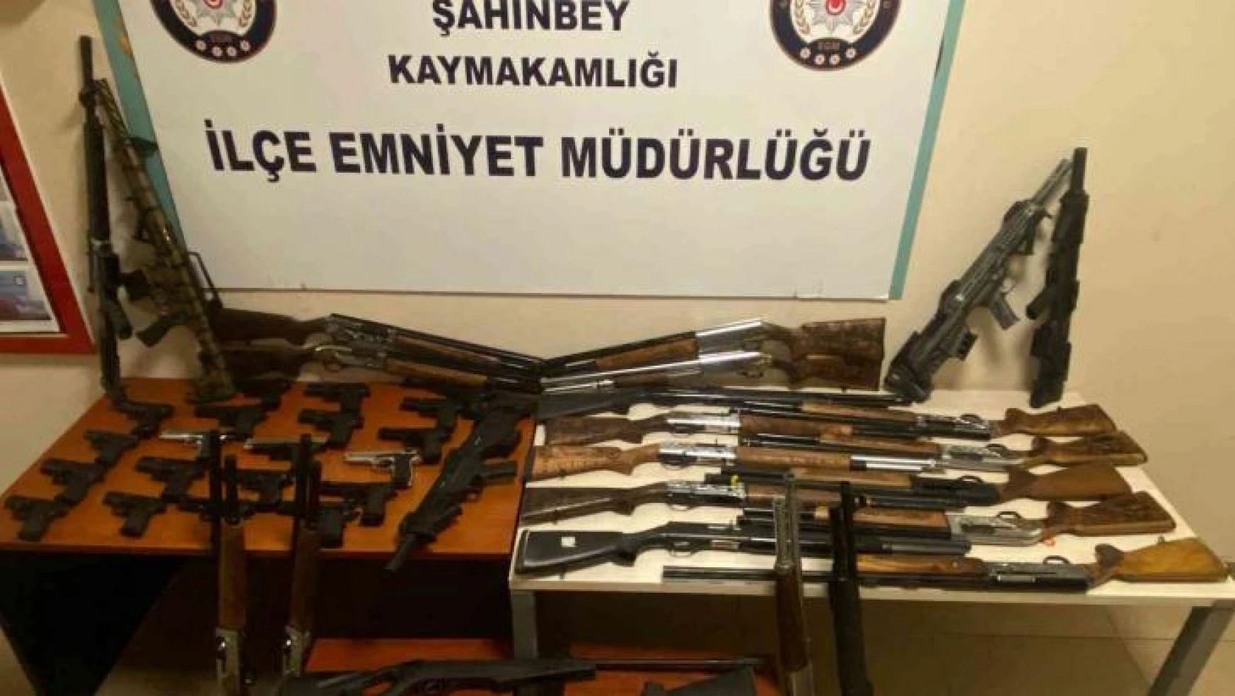 Gaziantep'te kaçak silah çetesi çökertildi: 46 silah ele geçirildi