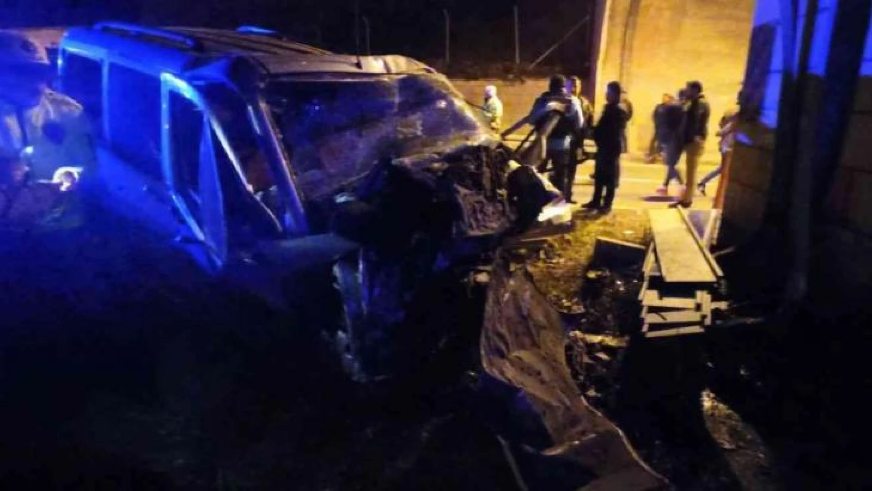 Gümüşhane'de yoldan çıkan araç tünel duvarına çarptı: 1 ölü