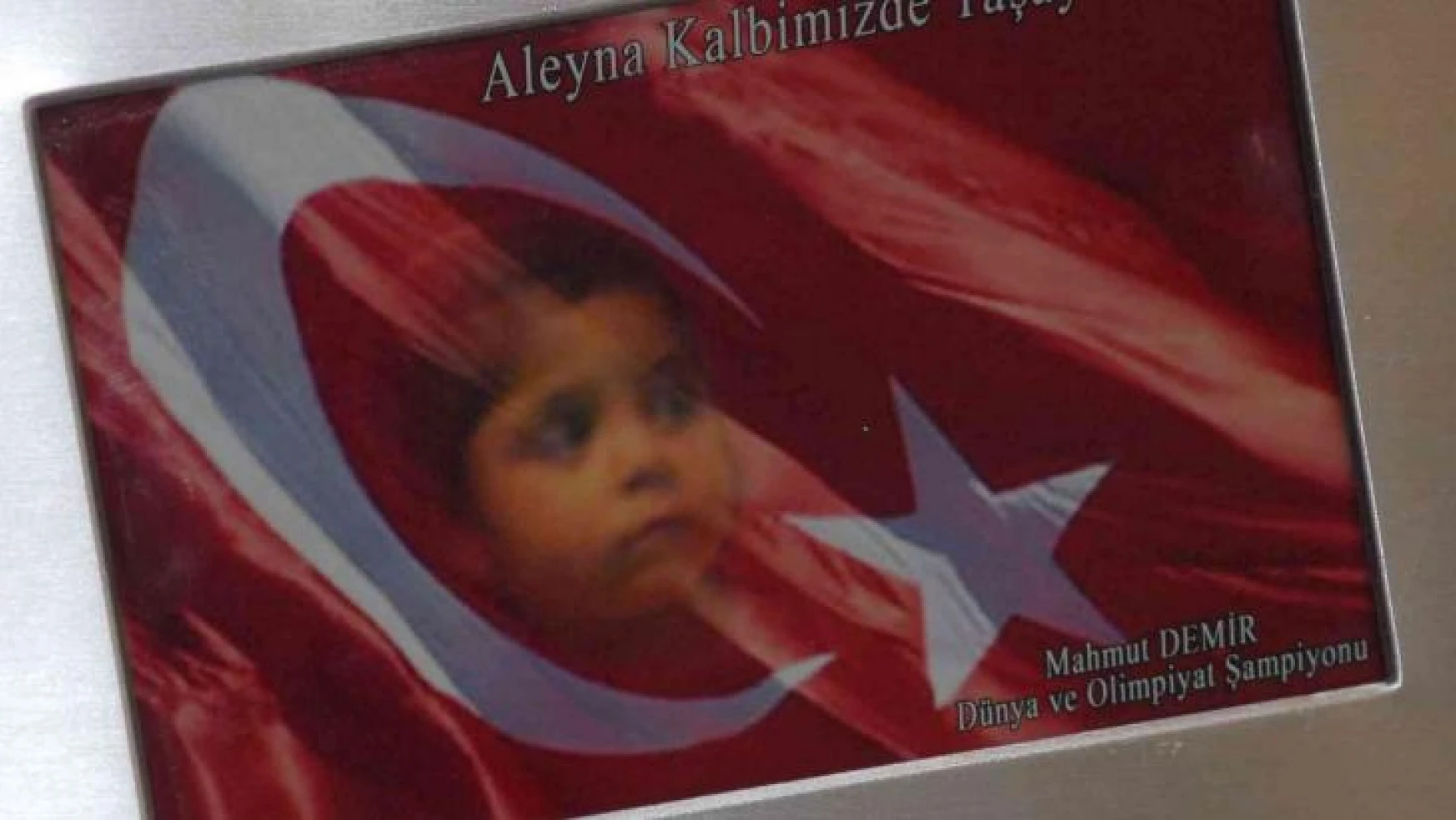 Güngören'deki bombalı saldırıda hayatını kaybeden 3 yaşındaki Aleyna'nın gelinliği mezarına konulmuştu