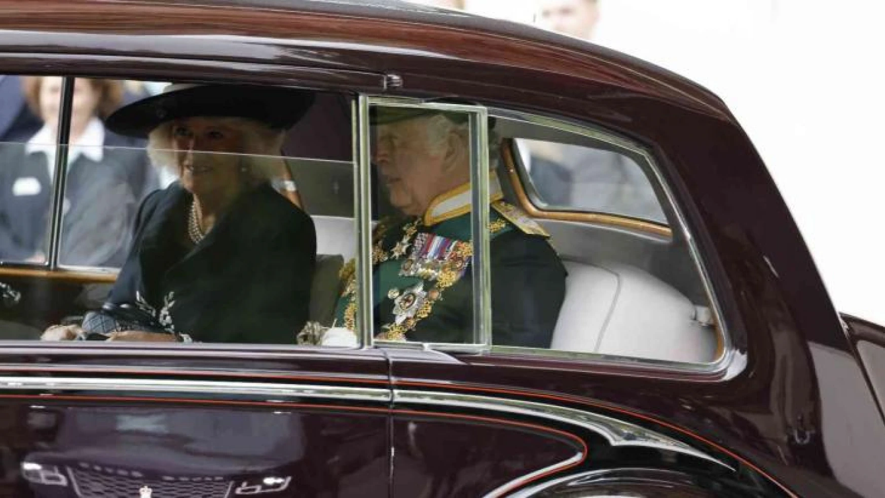 İngiltere Parlamentosu'nun açılış konuşmasını Kraliçe yerine oğlu Prens Charles yaptı