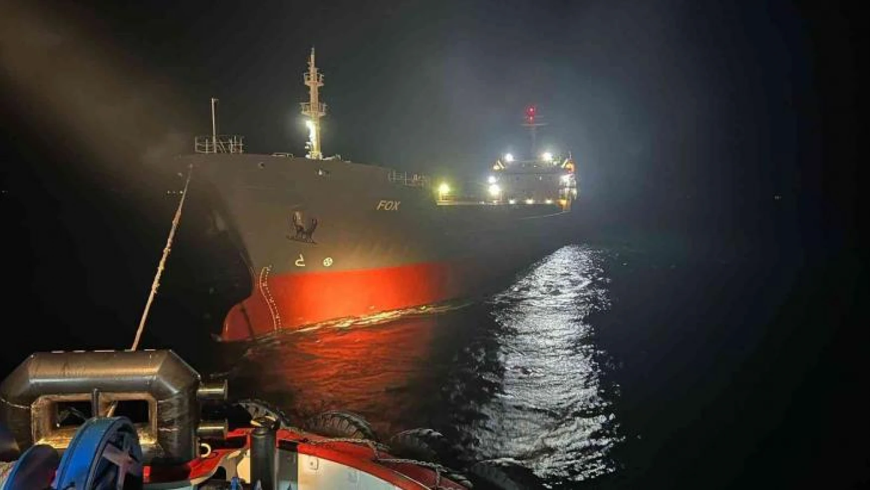 İstanbul Boğazı'nda 120 metre boyundaki kargo gemisi arızalandı