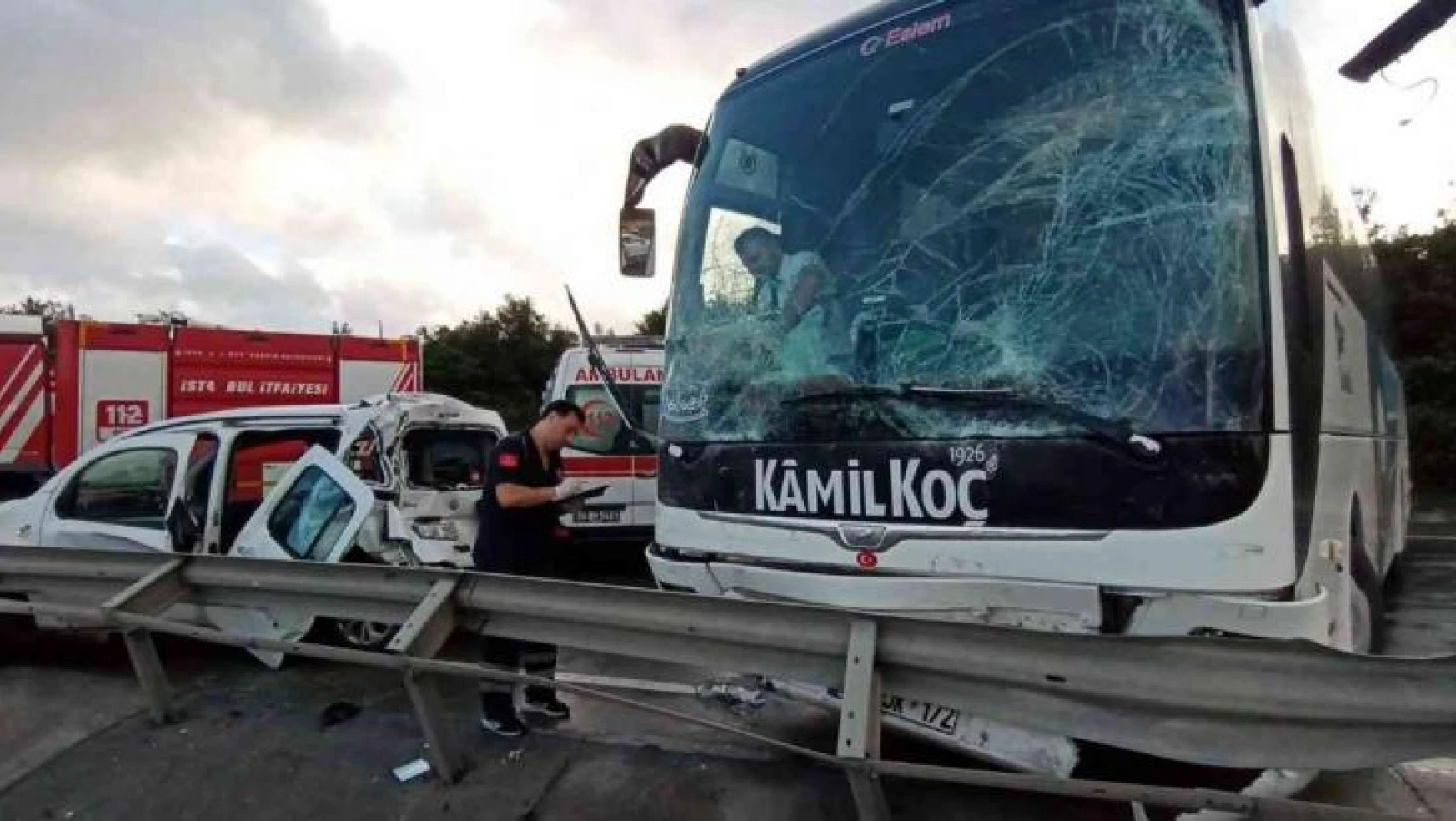 İstanbul, Hasdal-Kemerburgaz istikametinde yolcu otobüsüyle birlikte 7 aracın karıştığı zincirleme trafik kazası meydana geldi. Kazada 5 kişi yaralanırken, 1 kişi uzun uğraşlar sonucu sıkıştığı yerden çıkarıldı. Kazayla ilgili çalışmalar sürüyor.