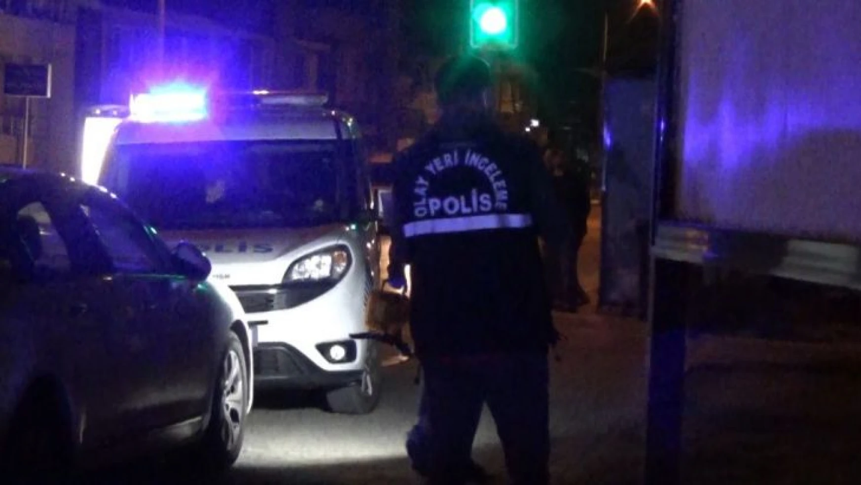 İzmir'de korkunç cinayet: Babasını bıçaklayarak öldürdü