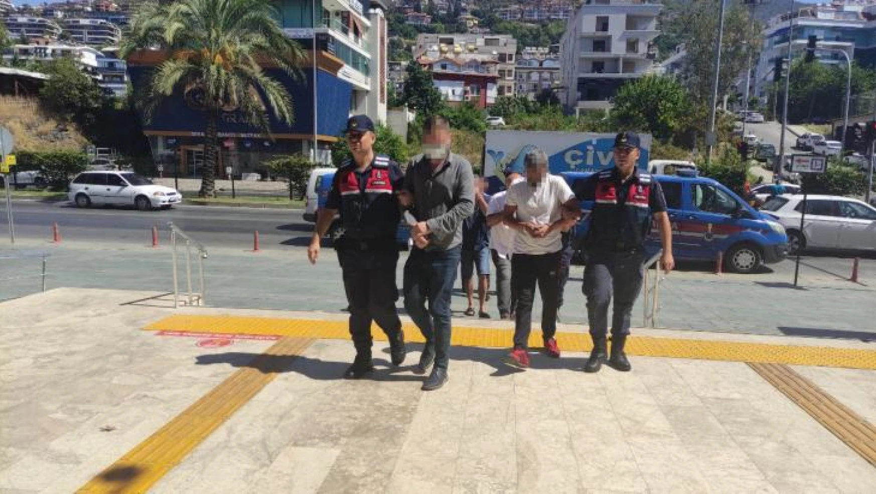 Jandarma karakoluna giderek MİT'çi olduğunu söyleyen 5 kişi gözaltına alındı