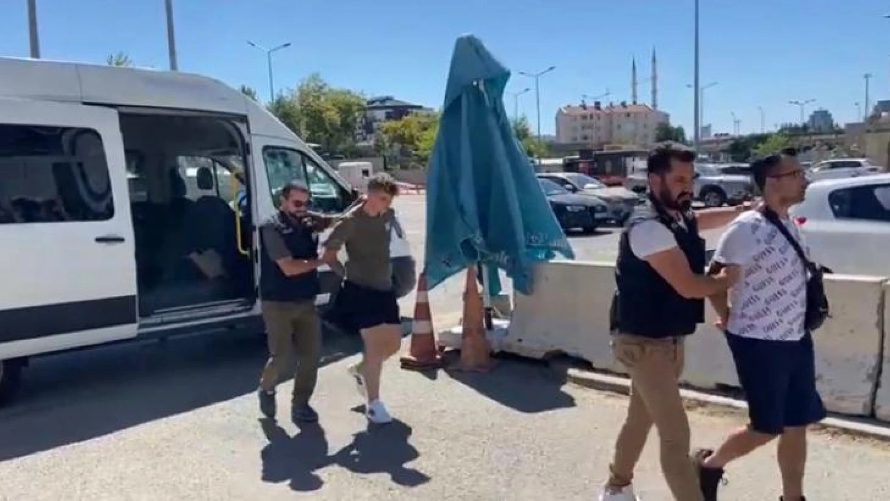 Kadıköy'deki silahlı çatışmaya karışan 3 şüpheli adliyeye sevk edildi