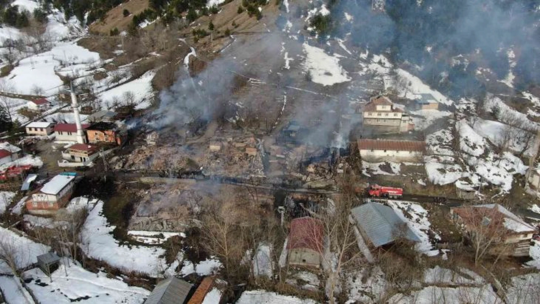 Kastamonu'da bir köy alevlere teslim oldu: 7 ev, 7 ahır, 12 hayvan, 1 traktör ve 1 cami yandı