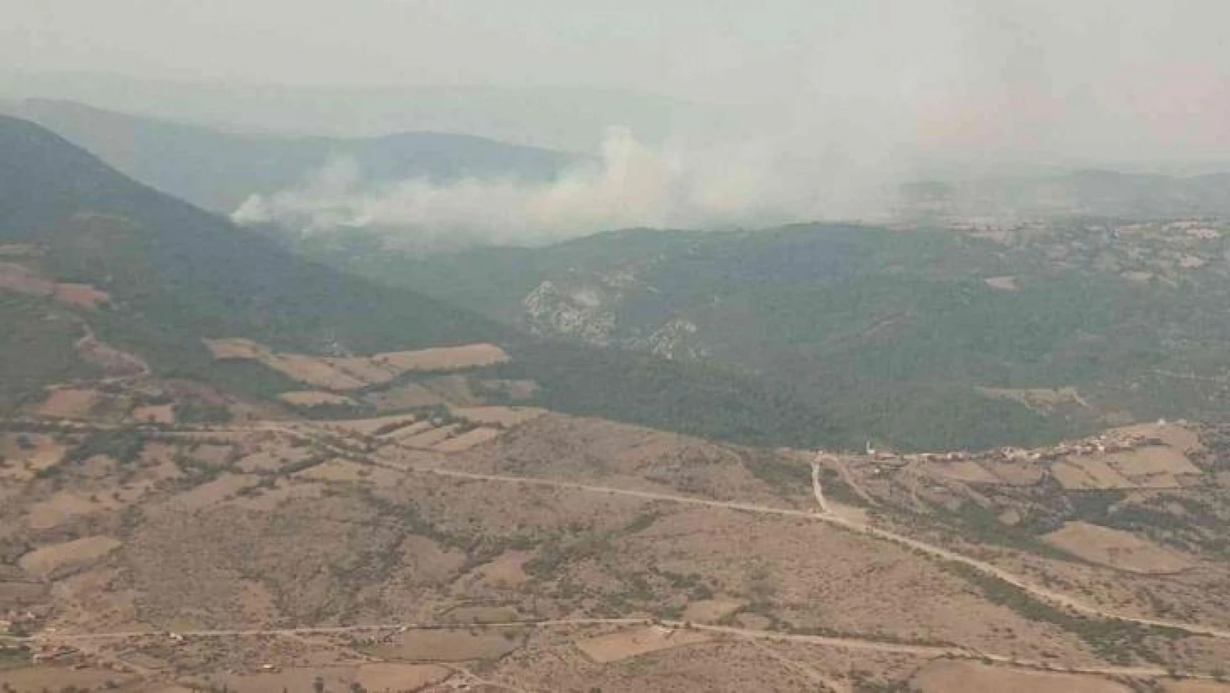 Kepsut'taki orman yangınına müdahale sürüyor