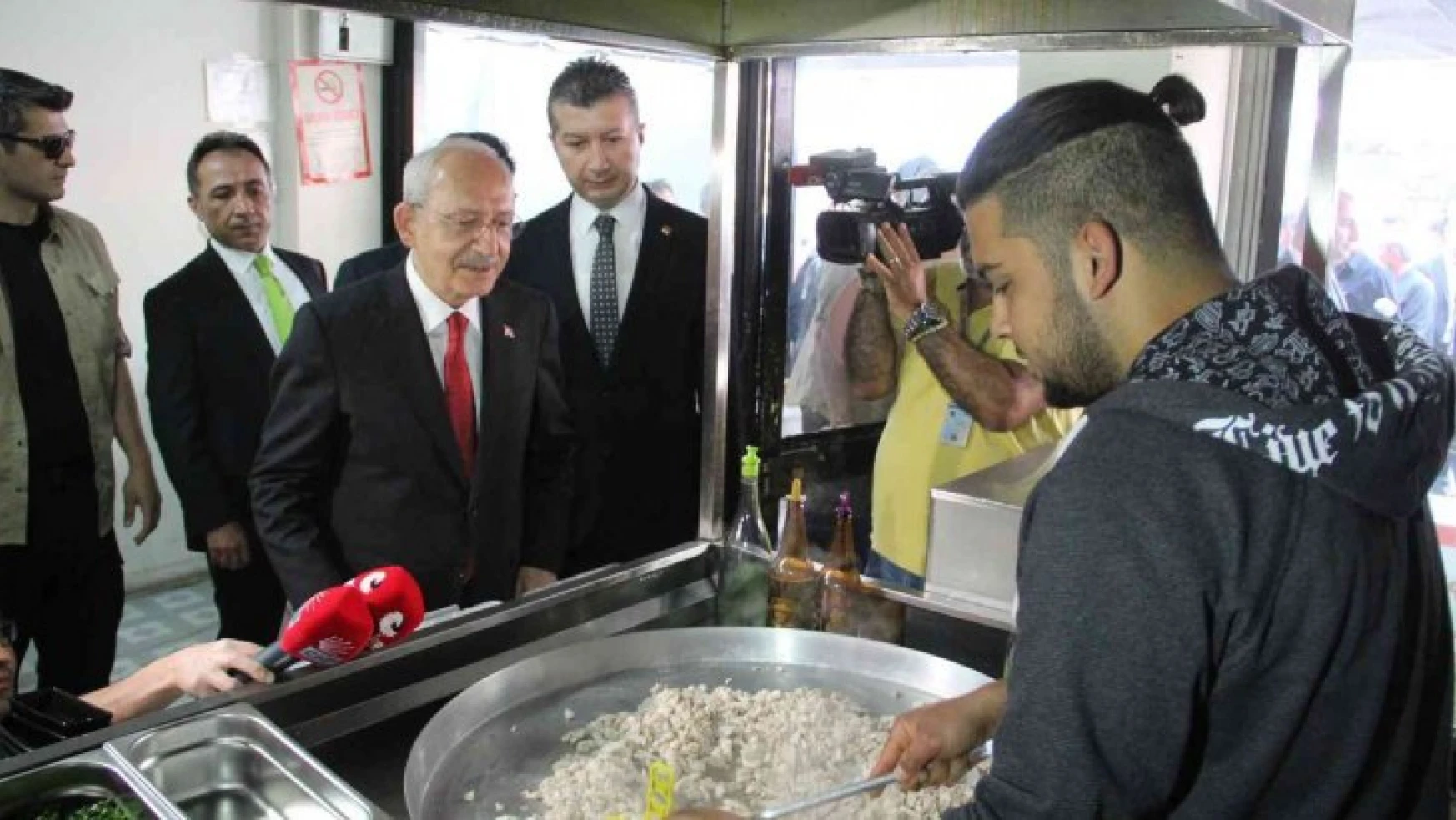 Kılıçdaroğlu, Bucak'ta esnaf ziyaretinde bulundu