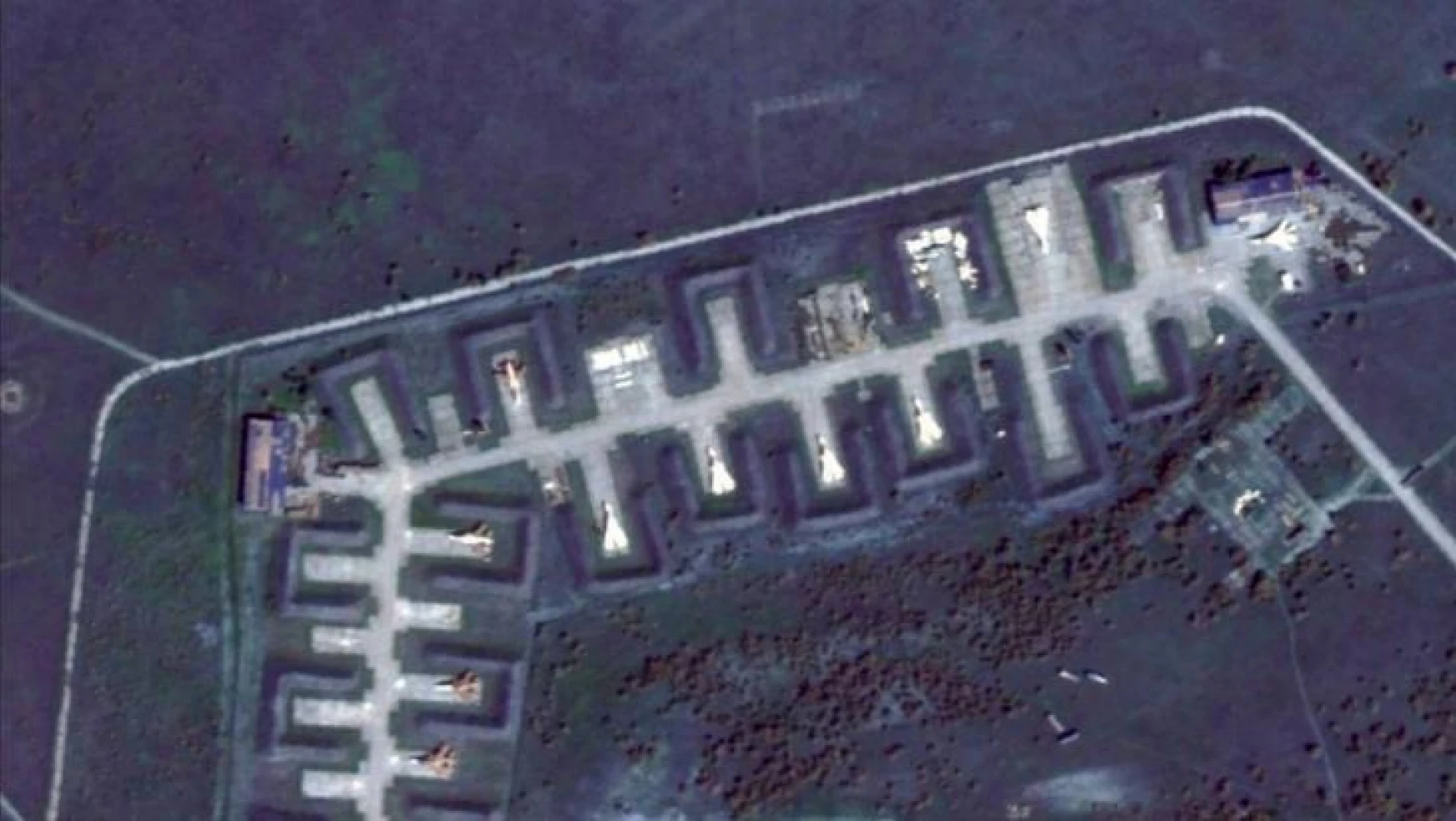 Kırım'da askeri hava üssündeki patlamanın hasarı uydu fotoğraflarına yansıdı