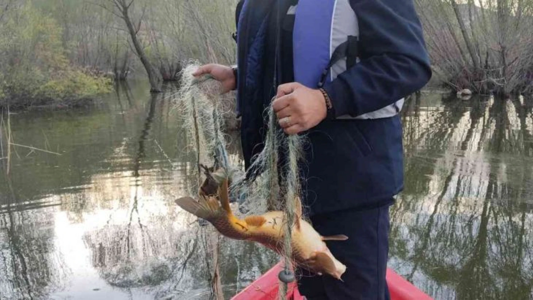 Konya'da baraj gölündeki balıklar üreme döneminde denetimlerle korunuyor
